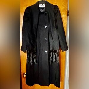 Gallery, made in USA long black w/attached scarf, fur/mink?  S-M,petites?